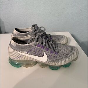 Gray, white, purple and teal vapormax flyknit 3 women’s 9.5